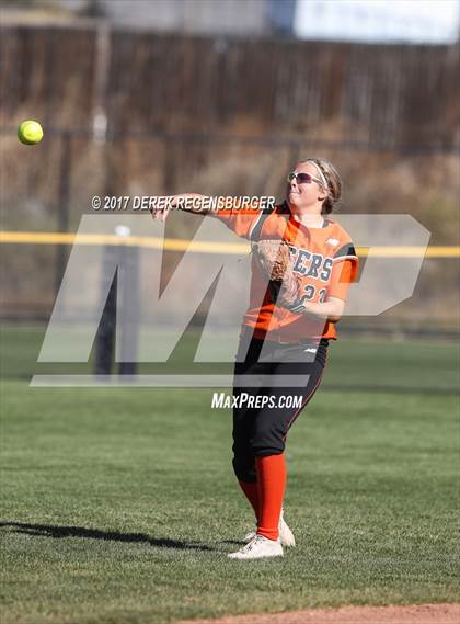 Thumbnail 2 in Pueblo County vs. Erie (CHSAA 4A Playoffs) photogallery.