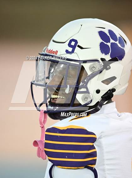 Thumbnail 2 in Edna Karr @ Brother Martin photogallery.