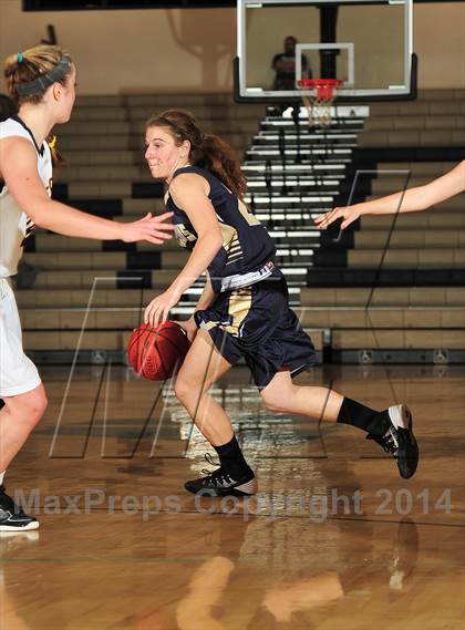 Thumbnail 3 in Bellevue vs. San Juan Hills (MaxPreps Holiday Classic) photogallery.
