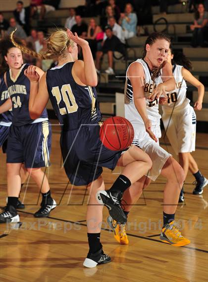 Thumbnail 3 in Bellevue vs. San Juan Hills (MaxPreps Holiday Classic) photogallery.