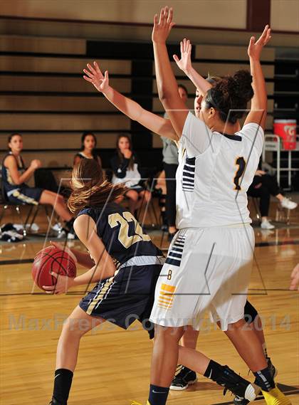 Thumbnail 3 in Bellevue vs. San Juan Hills (MaxPreps Holiday Classic) photogallery.