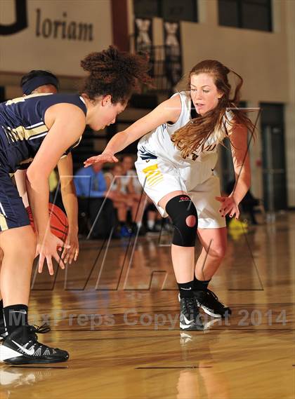 Thumbnail 1 in Bellevue vs. San Juan Hills (MaxPreps Holiday Classic) photogallery.