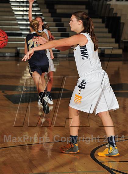 Thumbnail 2 in Bellevue vs. San Juan Hills (MaxPreps Holiday Classic) photogallery.