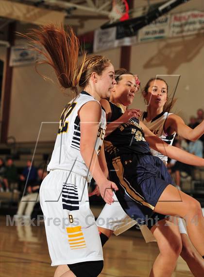 Thumbnail 2 in Bellevue vs. San Juan Hills (MaxPreps Holiday Classic) photogallery.