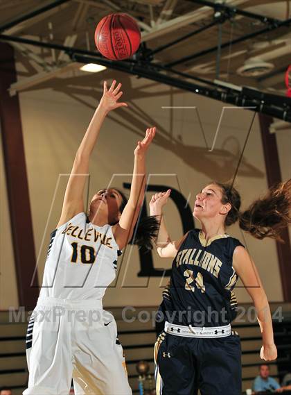 Thumbnail 2 in Bellevue vs. San Juan Hills (MaxPreps Holiday Classic) photogallery.