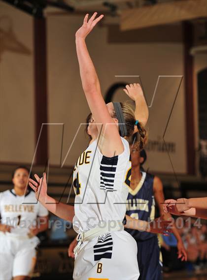Thumbnail 3 in Bellevue vs. San Juan Hills (MaxPreps Holiday Classic) photogallery.