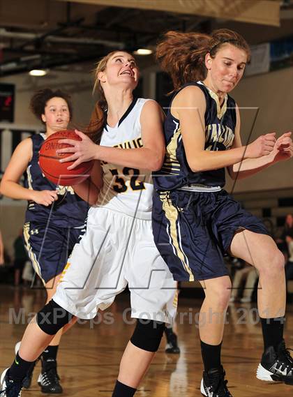 Thumbnail 3 in Bellevue vs. San Juan Hills (MaxPreps Holiday Classic) photogallery.