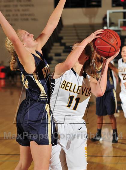 Thumbnail 2 in Bellevue vs. San Juan Hills (MaxPreps Holiday Classic) photogallery.