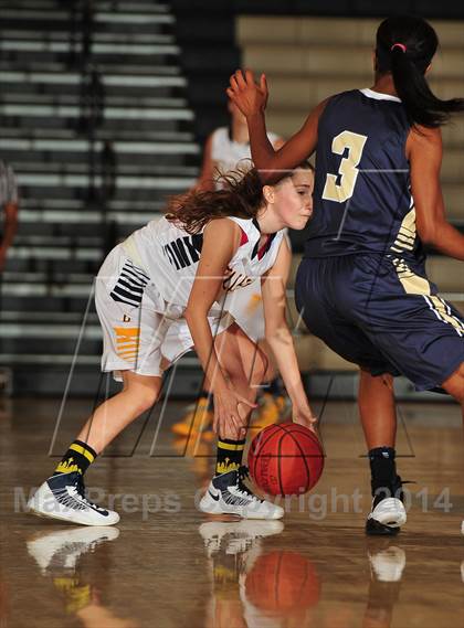 Thumbnail 1 in Bellevue vs. San Juan Hills (MaxPreps Holiday Classic) photogallery.
