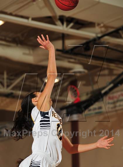 Thumbnail 2 in Bellevue vs. San Juan Hills (MaxPreps Holiday Classic) photogallery.
