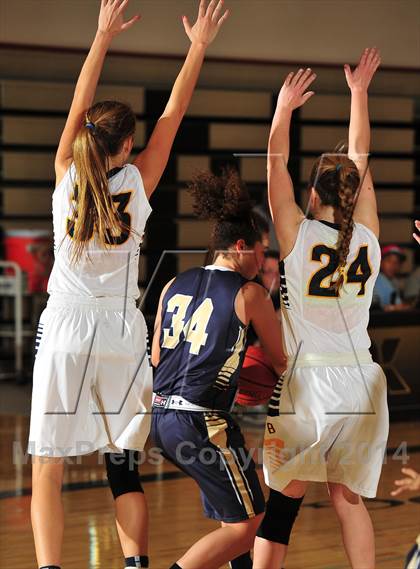 Thumbnail 1 in Bellevue vs. San Juan Hills (MaxPreps Holiday Classic) photogallery.