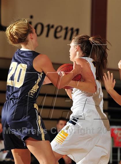 Thumbnail 2 in Bellevue vs. San Juan Hills (MaxPreps Holiday Classic) photogallery.