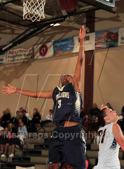 Thumbnail 2 in Bellevue vs. San Juan Hills (MaxPreps Holiday Classic) photogallery.