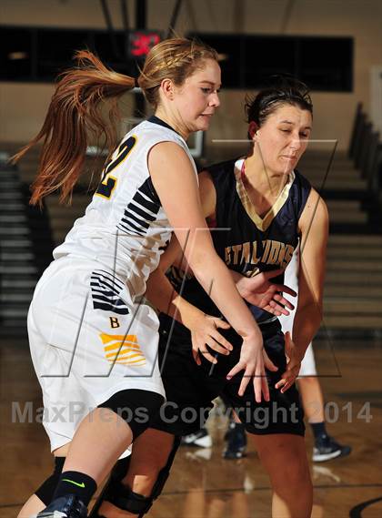 Thumbnail 3 in Bellevue vs. San Juan Hills (MaxPreps Holiday Classic) photogallery.