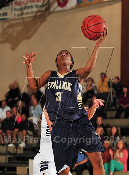 Thumbnail 3 in Bellevue vs. San Juan Hills (MaxPreps Holiday Classic) photogallery.