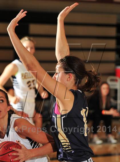 Thumbnail 3 in Bellevue vs. San Juan Hills (MaxPreps Holiday Classic) photogallery.