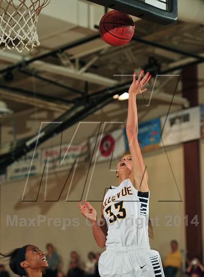 Thumbnail 2 in Bellevue vs. San Juan Hills (MaxPreps Holiday Classic) photogallery.