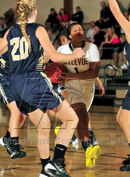 Thumbnail 3 in Bellevue vs. San Juan Hills (MaxPreps Holiday Classic) photogallery.