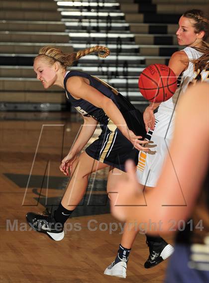 Thumbnail 1 in Bellevue vs. San Juan Hills (MaxPreps Holiday Classic) photogallery.