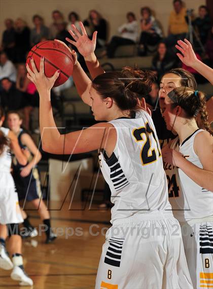 Thumbnail 2 in Bellevue vs. San Juan Hills (MaxPreps Holiday Classic) photogallery.
