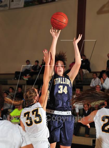 Thumbnail 2 in Bellevue vs. San Juan Hills (MaxPreps Holiday Classic) photogallery.
