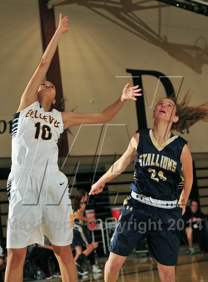 Thumbnail 3 in Bellevue vs. San Juan Hills (MaxPreps Holiday Classic) photogallery.