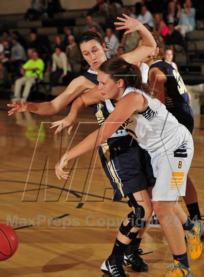 Thumbnail 3 in Bellevue vs. San Juan Hills (MaxPreps Holiday Classic) photogallery.