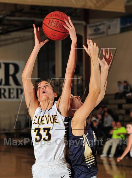 Thumbnail 2 in Bellevue vs. San Juan Hills (MaxPreps Holiday Classic) photogallery.