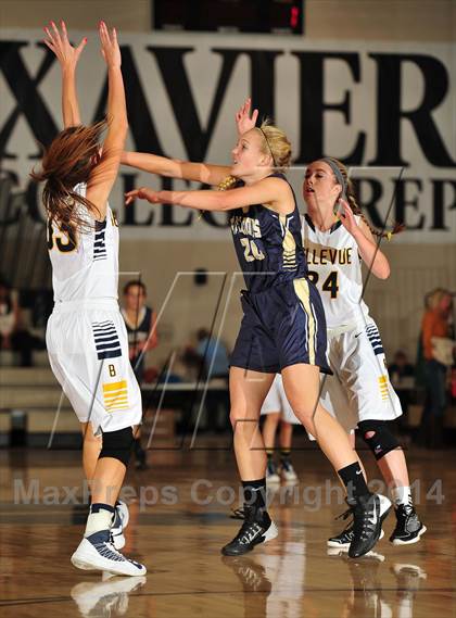 Thumbnail 3 in Bellevue vs. San Juan Hills (MaxPreps Holiday Classic) photogallery.