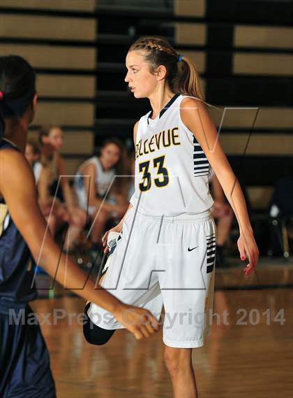 Thumbnail 2 in Bellevue vs. San Juan Hills (MaxPreps Holiday Classic) photogallery.