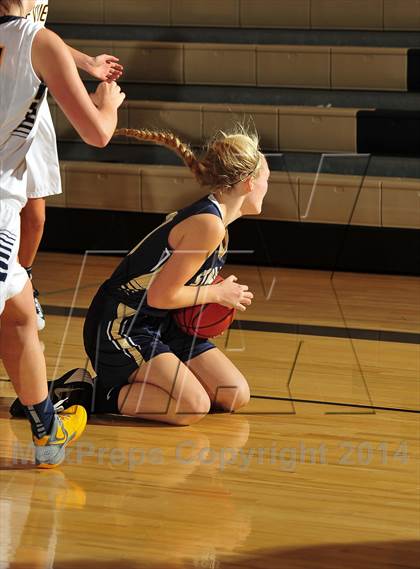 Thumbnail 3 in Bellevue vs. San Juan Hills (MaxPreps Holiday Classic) photogallery.