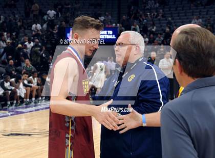 Thumbnail 3 in Esperanza vs. Moreau Catholic (CIF State D2 Final) photogallery.