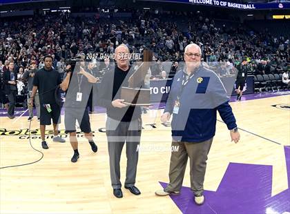 Thumbnail 1 in Esperanza vs. Moreau Catholic (CIF State D2 Final) photogallery.