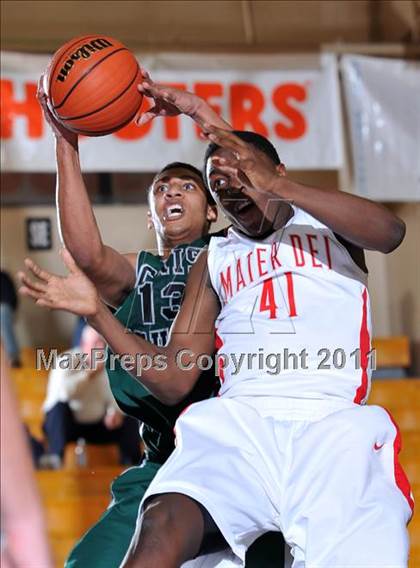 Thumbnail 1 in Mater Dei vs. Christ School (City of Palms Classic) photogallery.