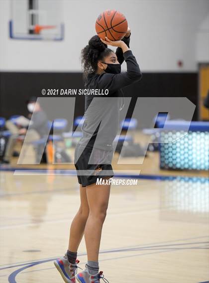 Thumbnail 2 in Salpointe Catholic @ Mesquite photogallery.