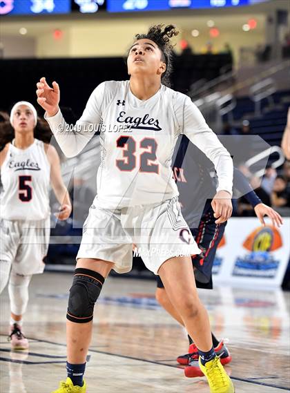 Thumbnail 3 in Chaminade vs. King (CIF SS DIV 1 Final) photogallery.