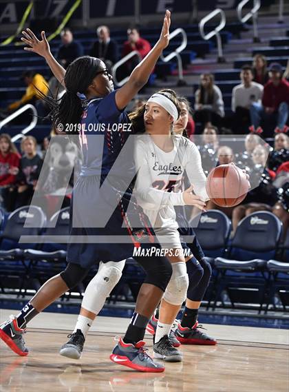 Thumbnail 1 in Chaminade vs. King (CIF SS DIV 1 Final) photogallery.