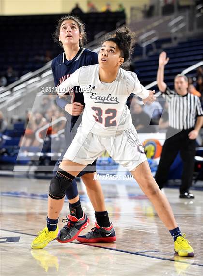 Thumbnail 2 in Chaminade vs. King (CIF SS DIV 1 Final) photogallery.