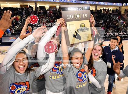 Thumbnail 2 in Chaminade vs. King (CIF SS DIV 1 Final) photogallery.