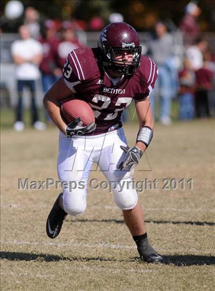 Thumbnail 1 in Benton vs. Red Bud (IHSA Class 3A First Round Playoff) photogallery.