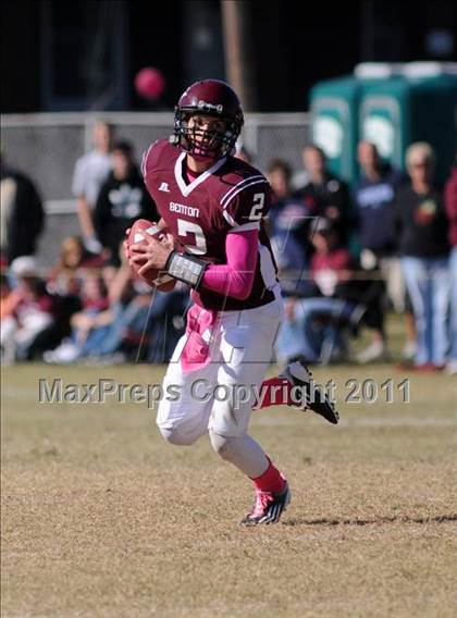 Thumbnail 3 in Benton vs. Red Bud (IHSA Class 3A First Round Playoff) photogallery.