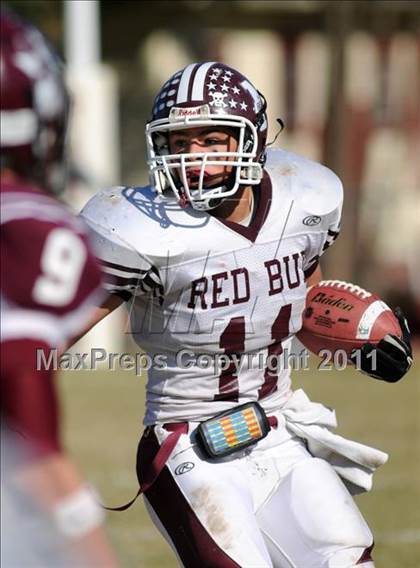 Thumbnail 2 in Benton vs. Red Bud (IHSA Class 3A First Round Playoff) photogallery.