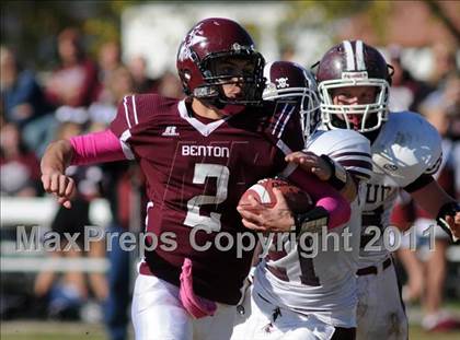 Thumbnail 2 in Benton vs. Red Bud (IHSA Class 3A First Round Playoff) photogallery.