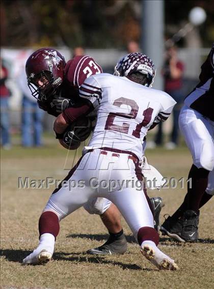 Thumbnail 1 in Benton vs. Red Bud (IHSA Class 3A First Round Playoff) photogallery.