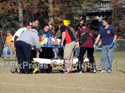Thumbnail 1 in Benton vs. Red Bud (IHSA Class 3A First Round Playoff) photogallery.