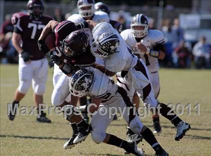 Thumbnail 3 in Benton vs. Red Bud (IHSA Class 3A First Round Playoff) photogallery.