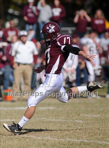 Thumbnail 2 in Benton vs. Red Bud (IHSA Class 3A First Round Playoff) photogallery.