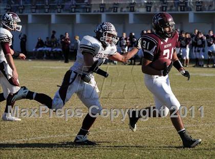 Thumbnail 3 in Benton vs. Red Bud (IHSA Class 3A First Round Playoff) photogallery.