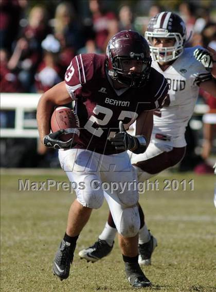 Thumbnail 3 in Benton vs. Red Bud (IHSA Class 3A First Round Playoff) photogallery.