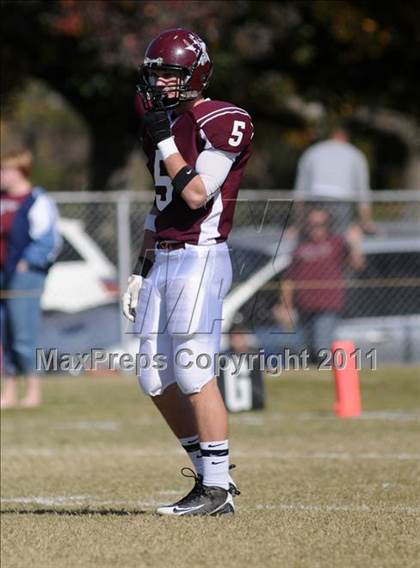 Thumbnail 2 in Benton vs. Red Bud (IHSA Class 3A First Round Playoff) photogallery.
